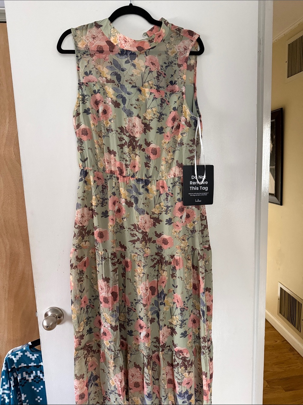Lulu’s Sleeveless Floral Maxi Dress in Sage with Pink Blooms. NWT size Large